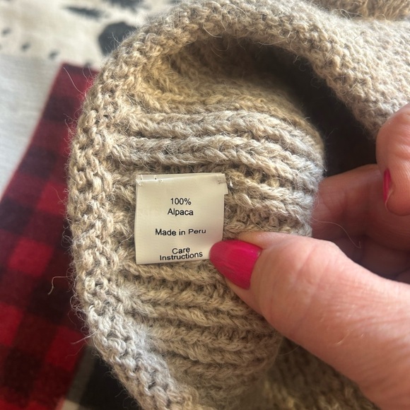 100% Alpaca Beige Wool Beanie with Flower Accent. NWOT. - Picture 3 of 4